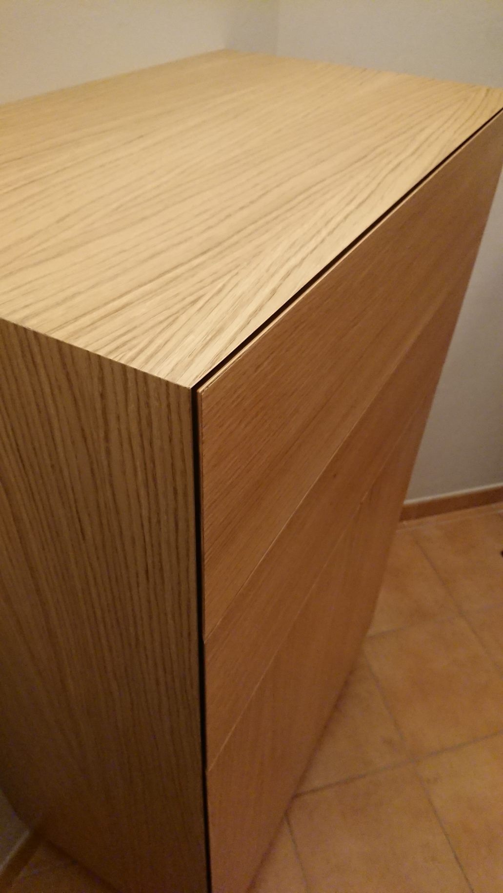 Zoom sur un coin de meuble de salle de bains