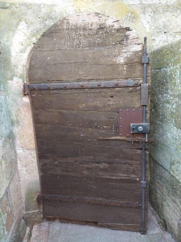 Porte de cave en bois