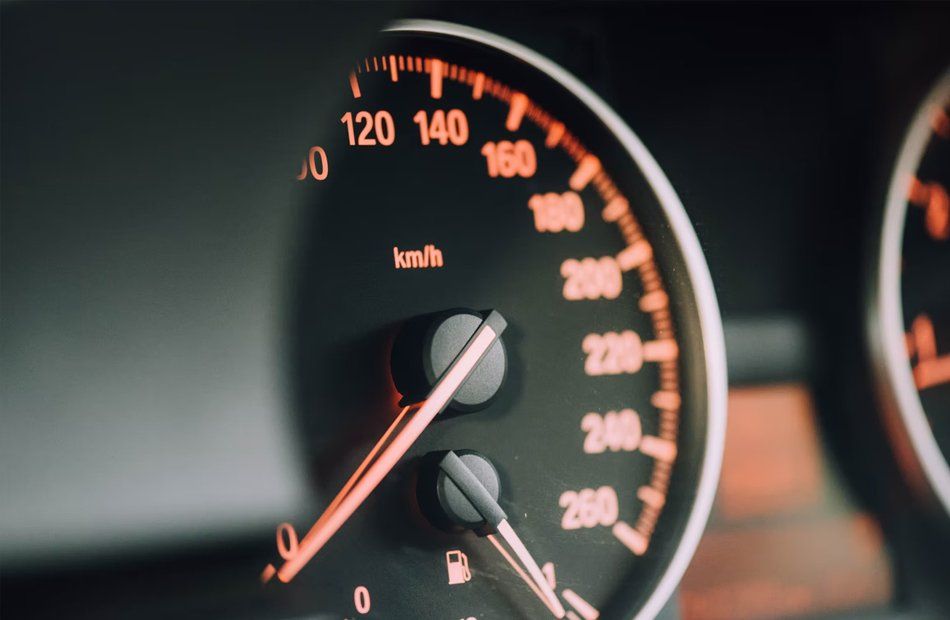 Compteur de vitesse automobile
