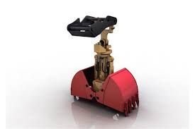 Auf einer Holzpalette steht eine Hydraulikschaufel.