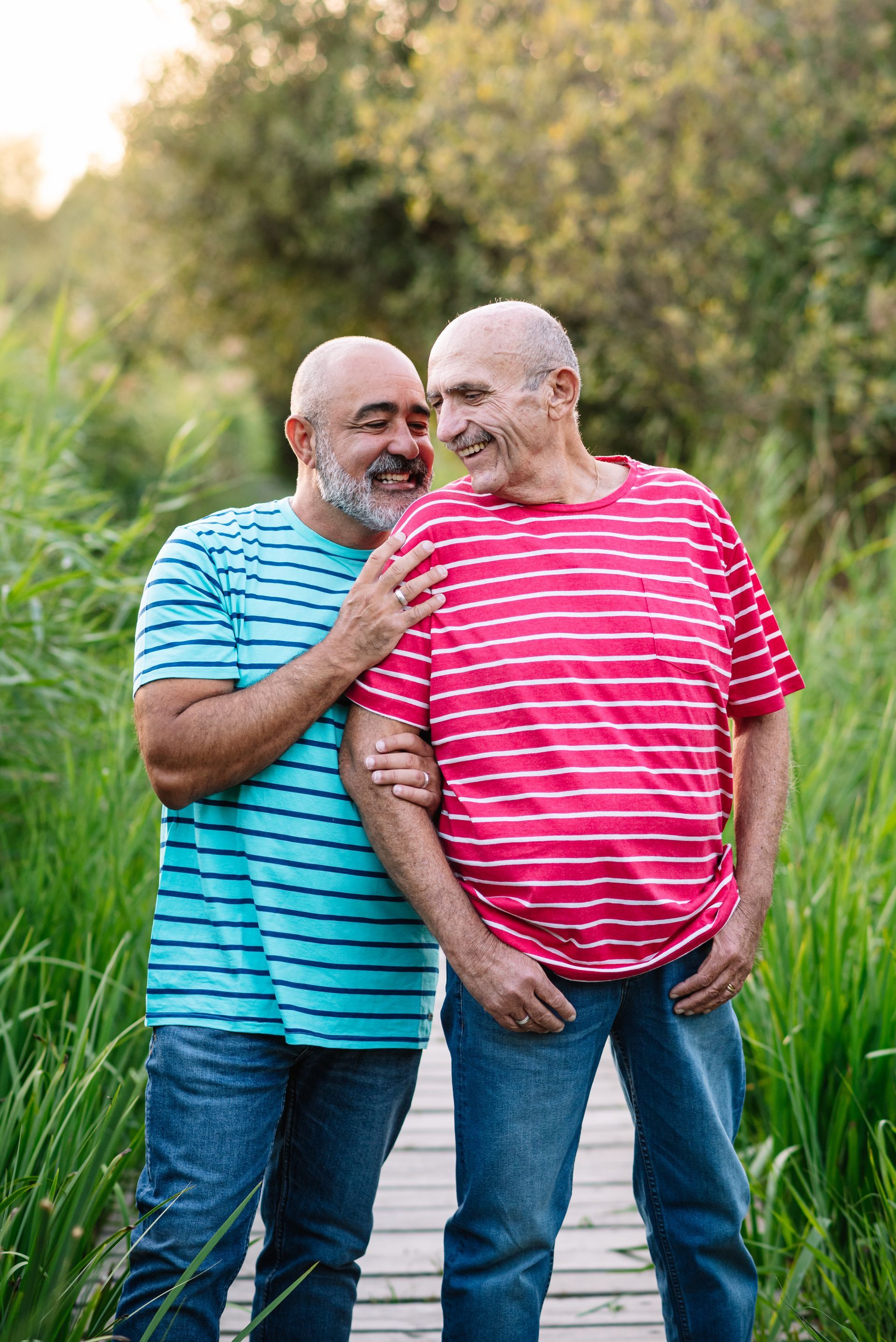 Un couple gay épanoui.