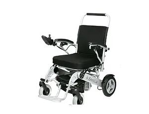 Una silla de ruedas eléctrica en blanco y negro sobre un fondo blanco.