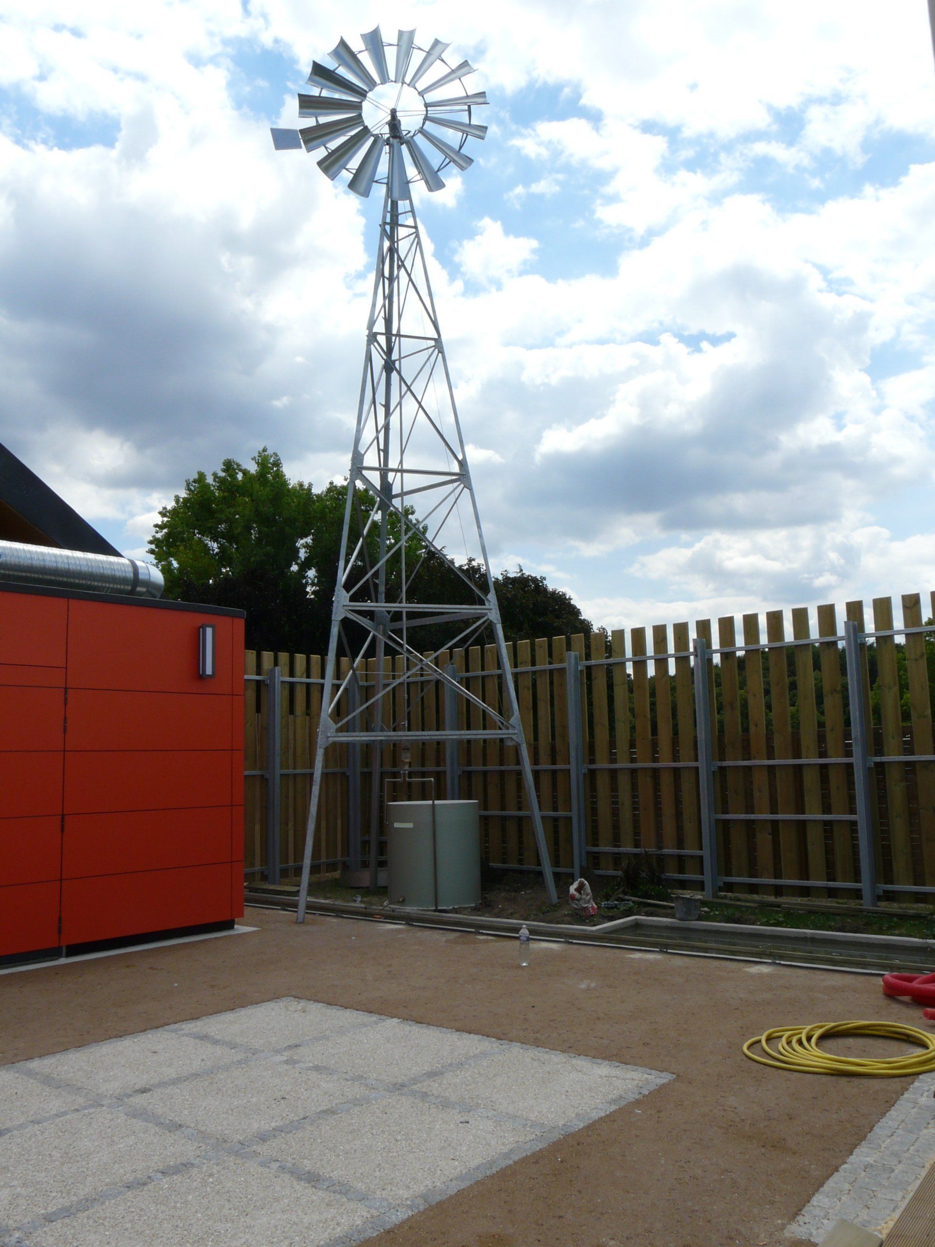 Éolienne de pompage, à eau.. réalisations de l'entreprise à Laval
