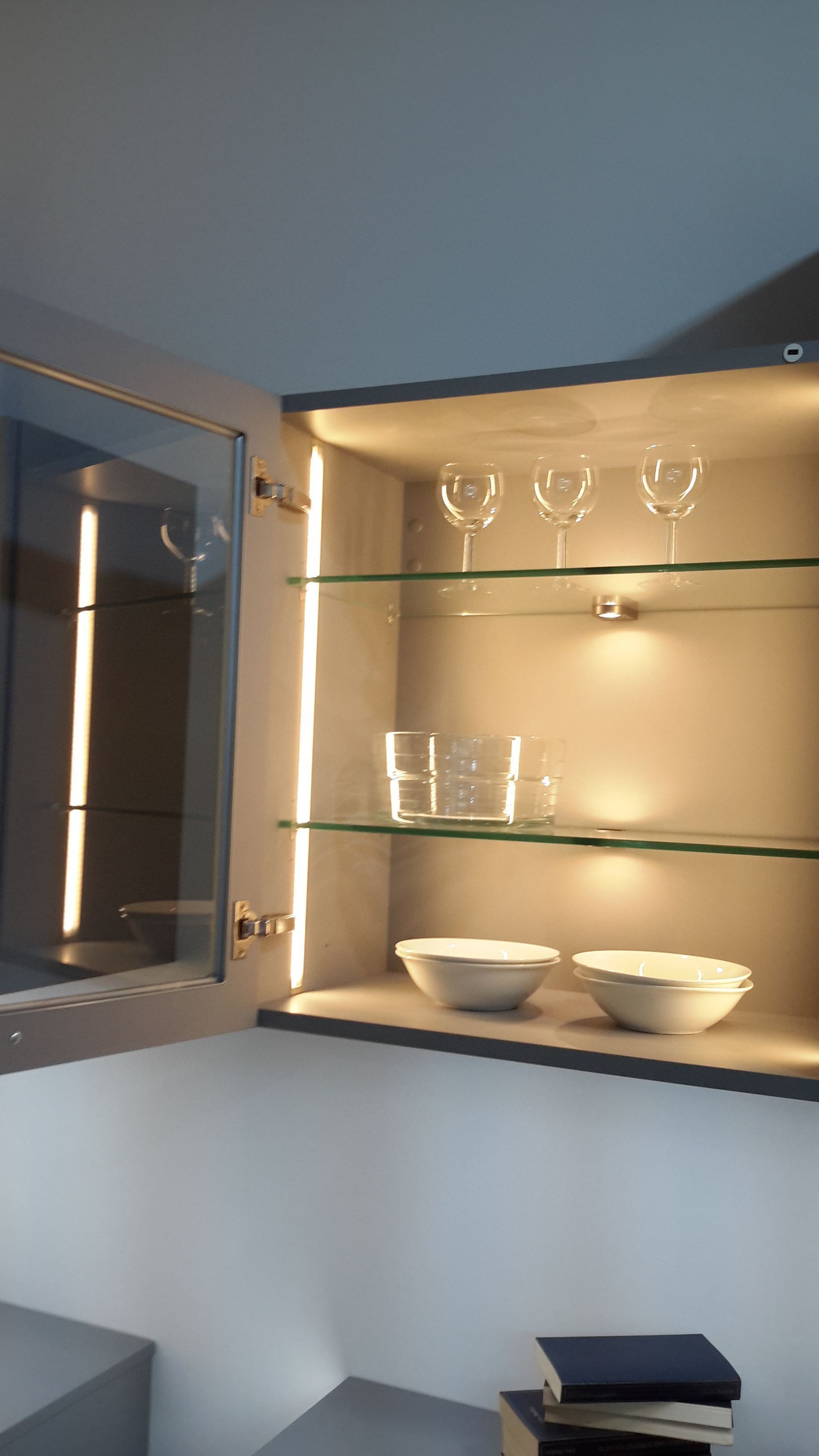 Cuisine Burgy Meubles - éclairage placard
