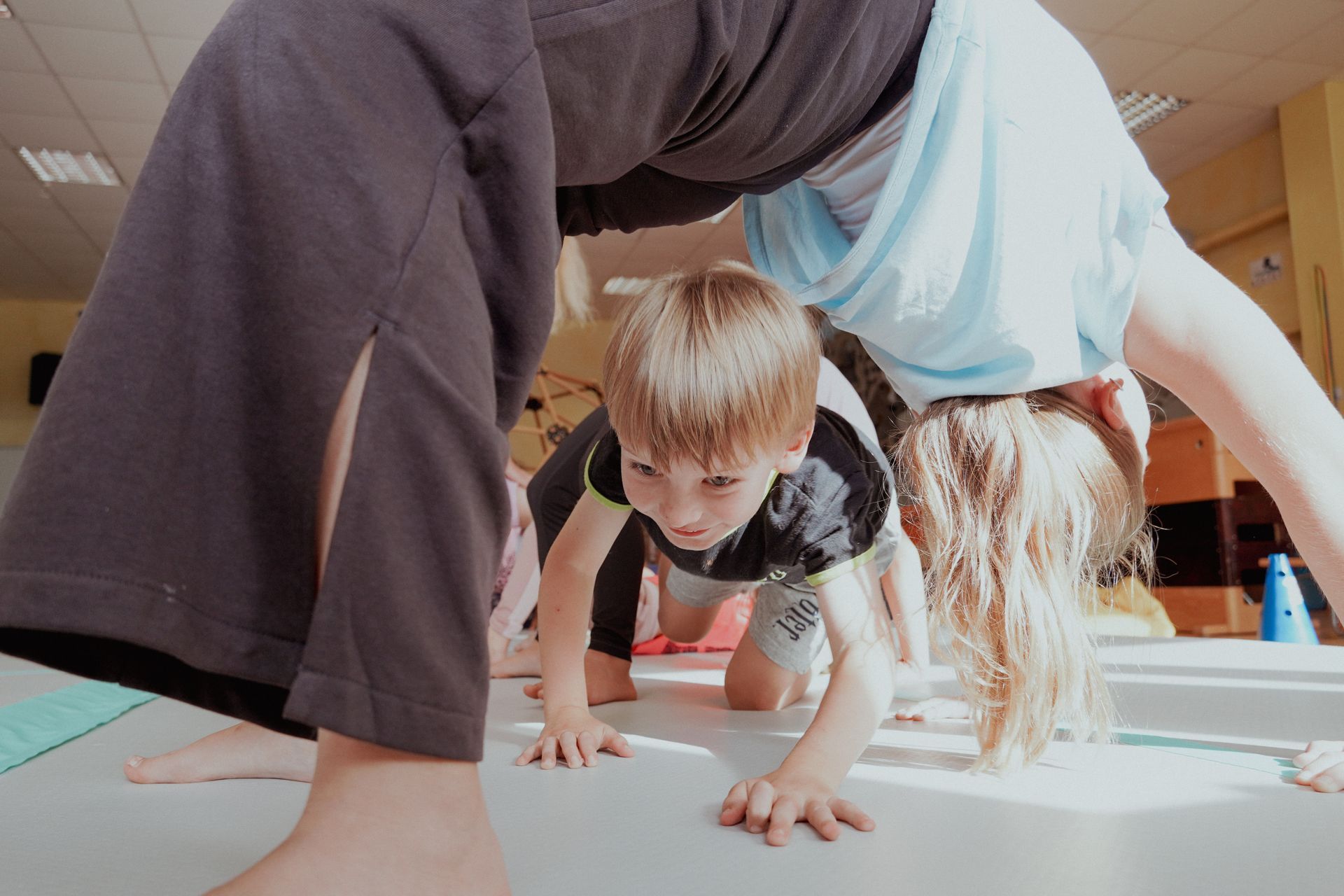 Kinder während dem Spielen