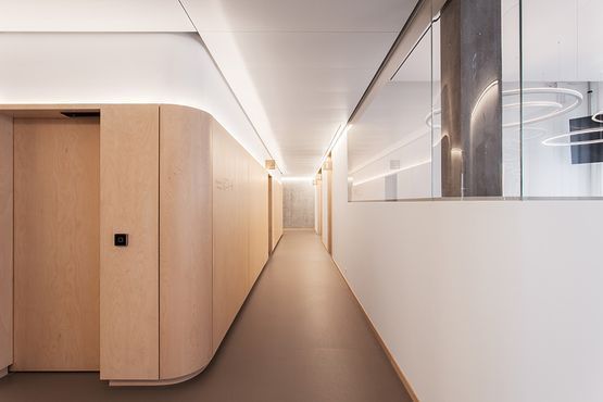 Büroflur Bodenbeläge Parkett
