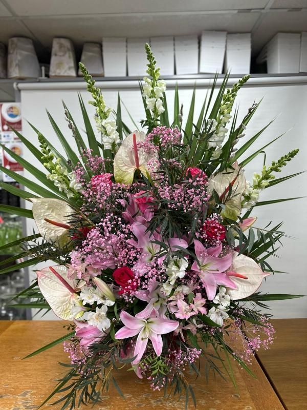 Composition florale avec du rose