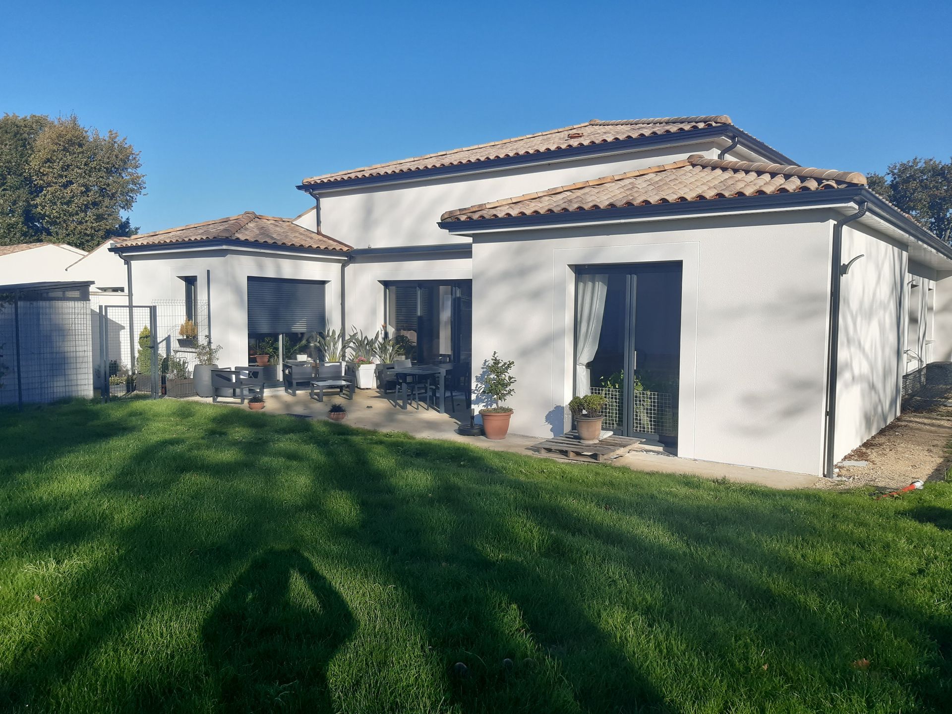 Construction à Médis avec jardin