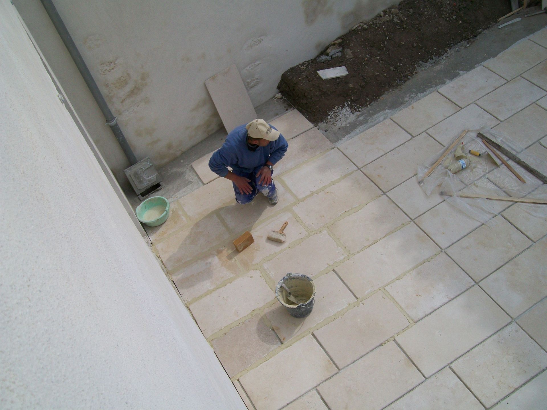 Dallage extérieur en pierre du pays