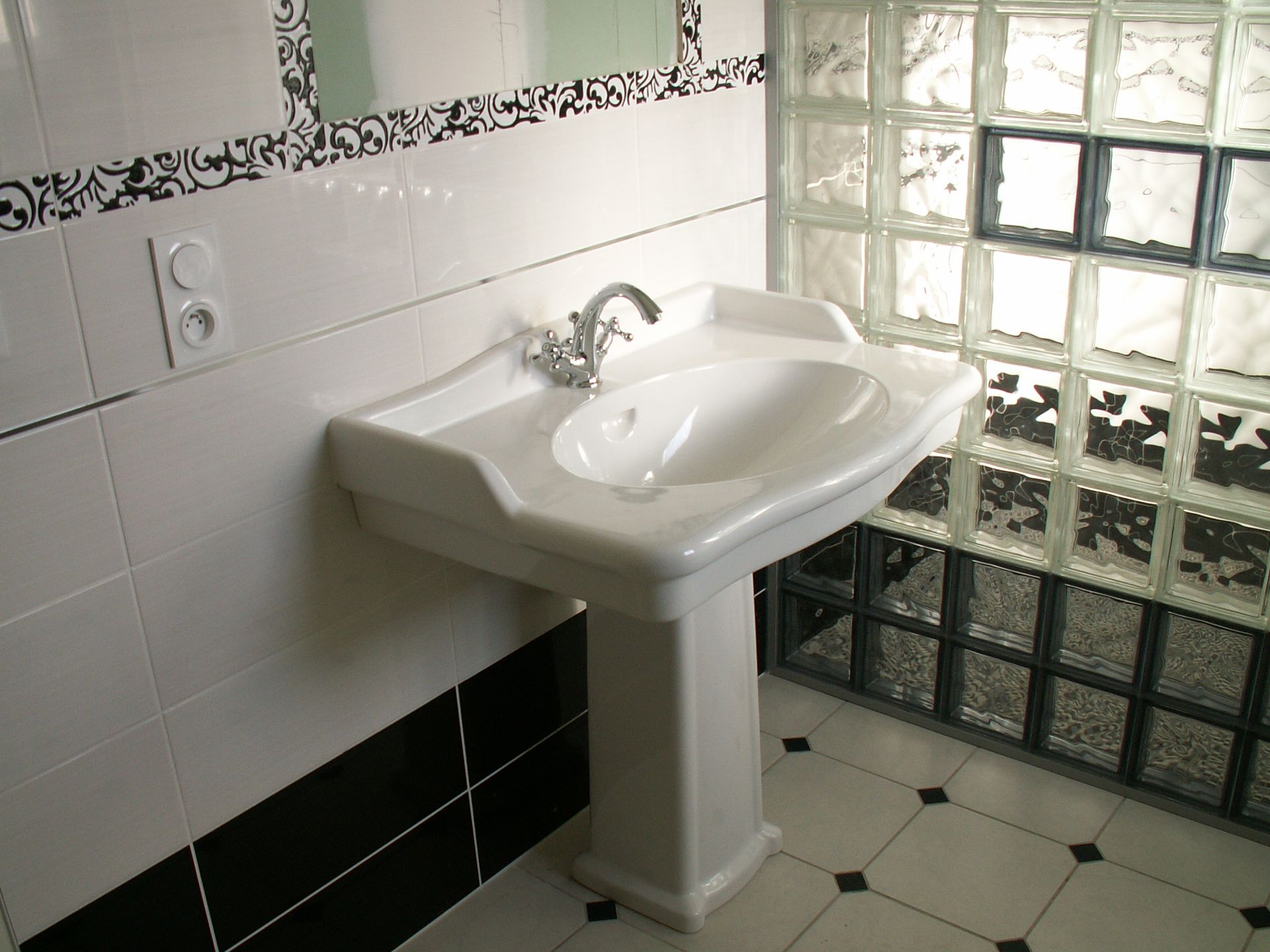 Pose de lavabo rétro