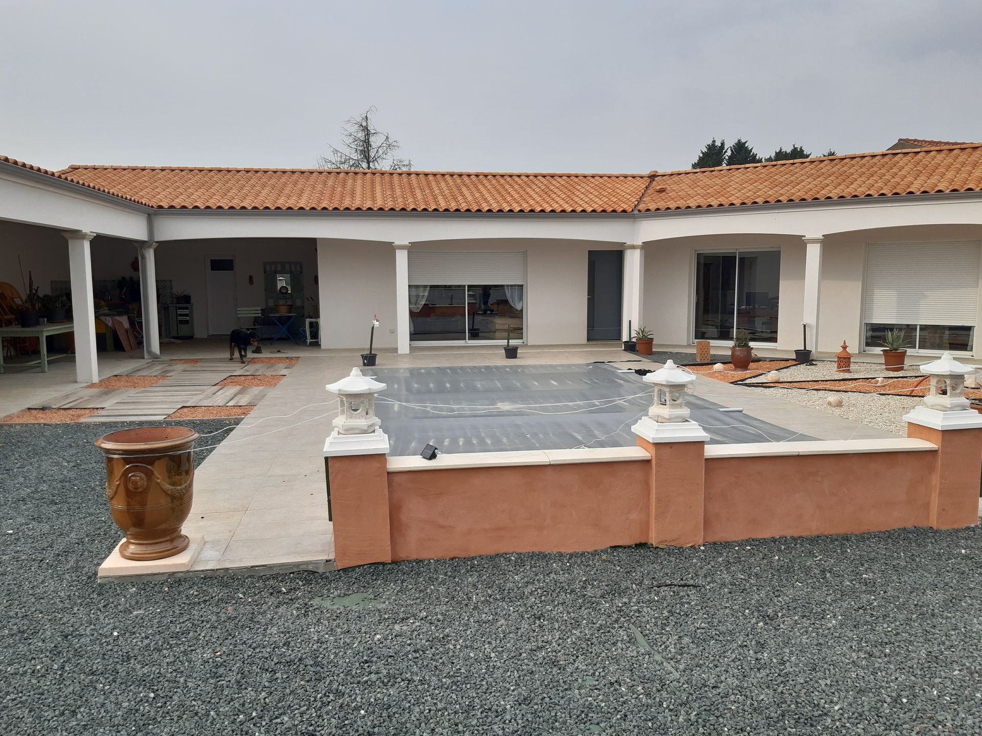 Maison avec abri de piscine à Meursac