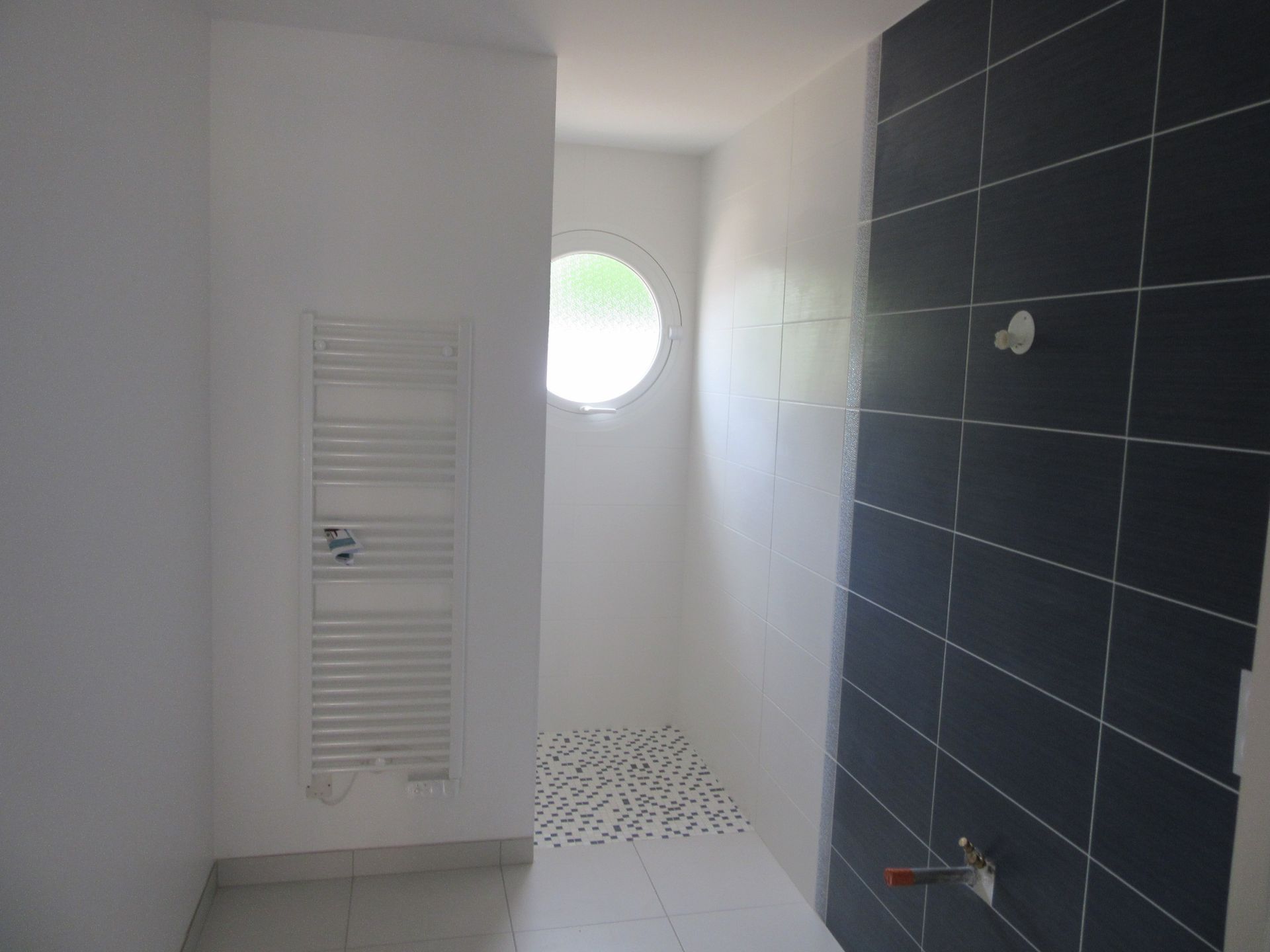 Poses de sèche serviette, carrelage et faïences