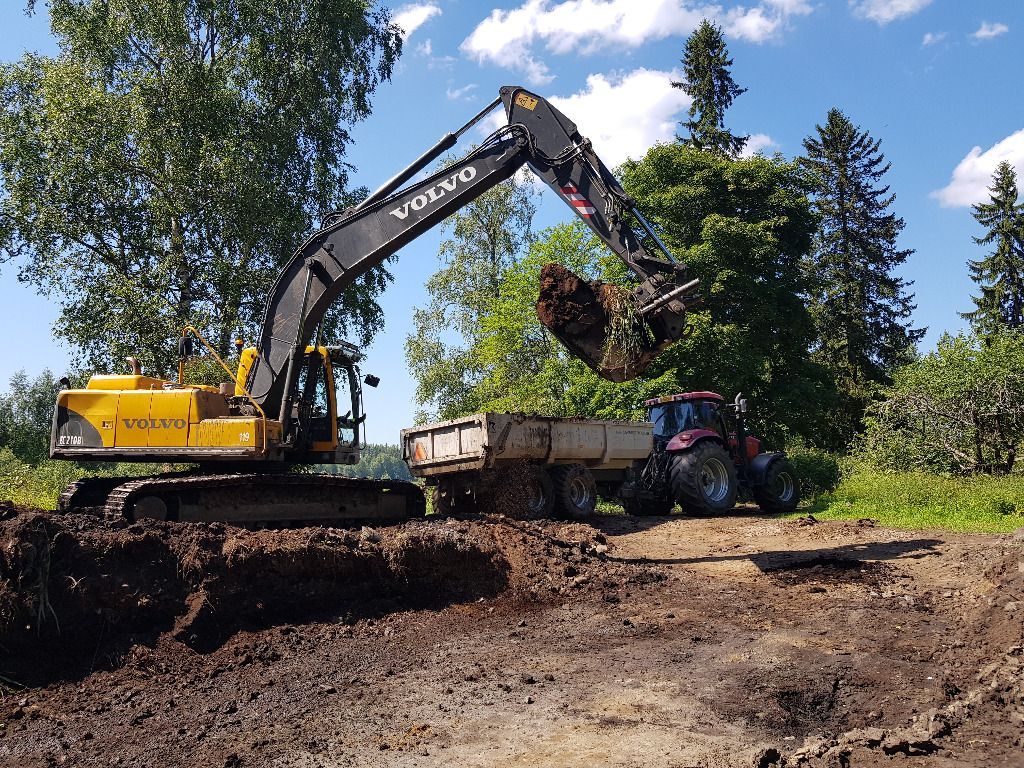 Kaivinkoneurakointia ja maanrakennusta Pirkanmaalla.