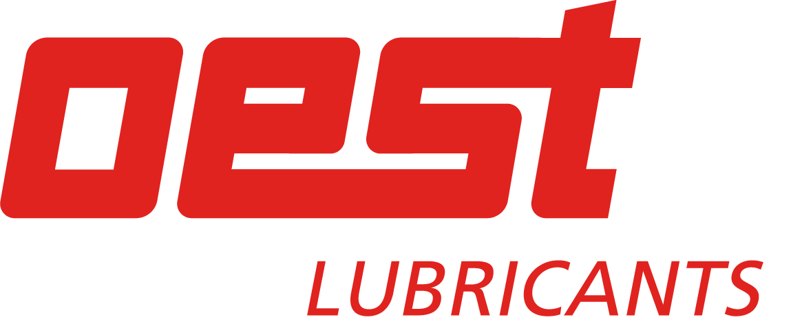 Oest Lubricants-Logo in Rot mit kursiver Schrift auf weißem Hintergrund