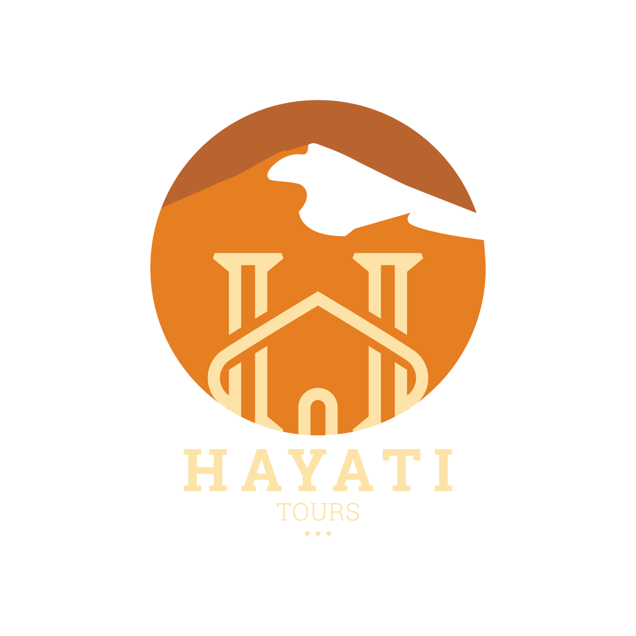 Logotipo de Hayati Tours, que presenta un c&iacute;rculo naranja con una monta&ntilde;a y una casa estilizada, y el texto "Hayati Tours".