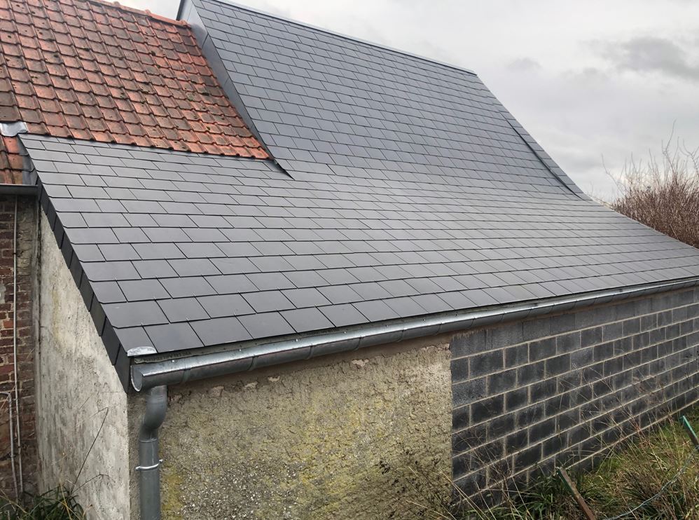 Toiture en ardoise et terre cuite