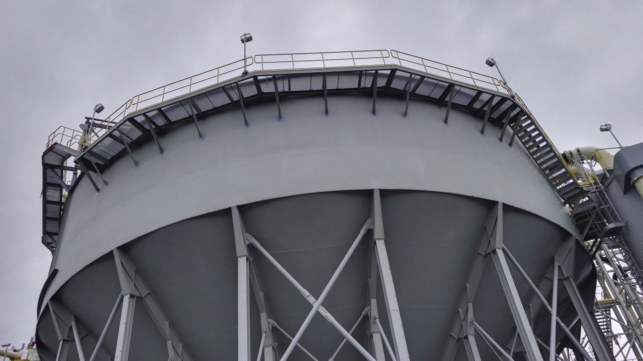 hiekkapuhallukseen liittyvä kalusto ja säiliöt