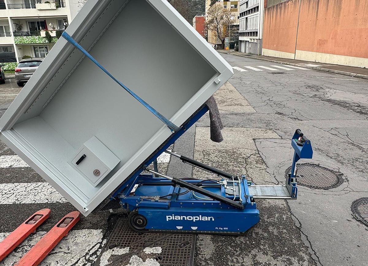 Livraison d’une armoire forte dans une agence notariale