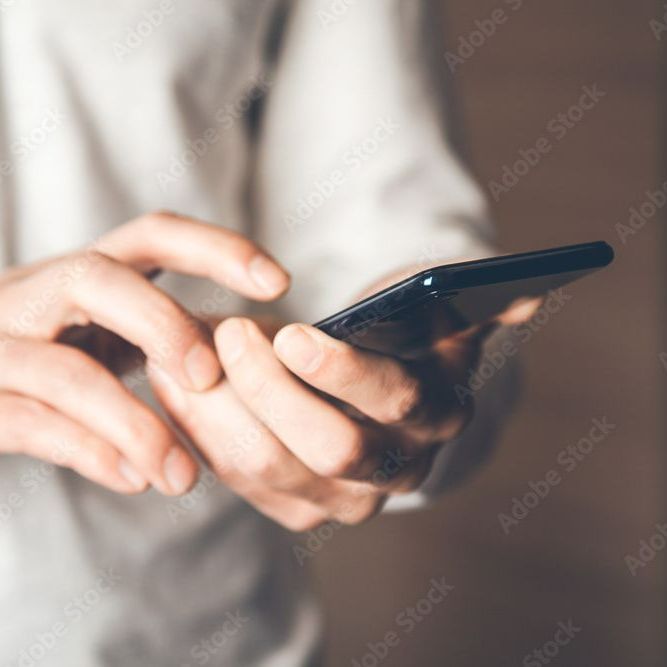 Telephone dans une main