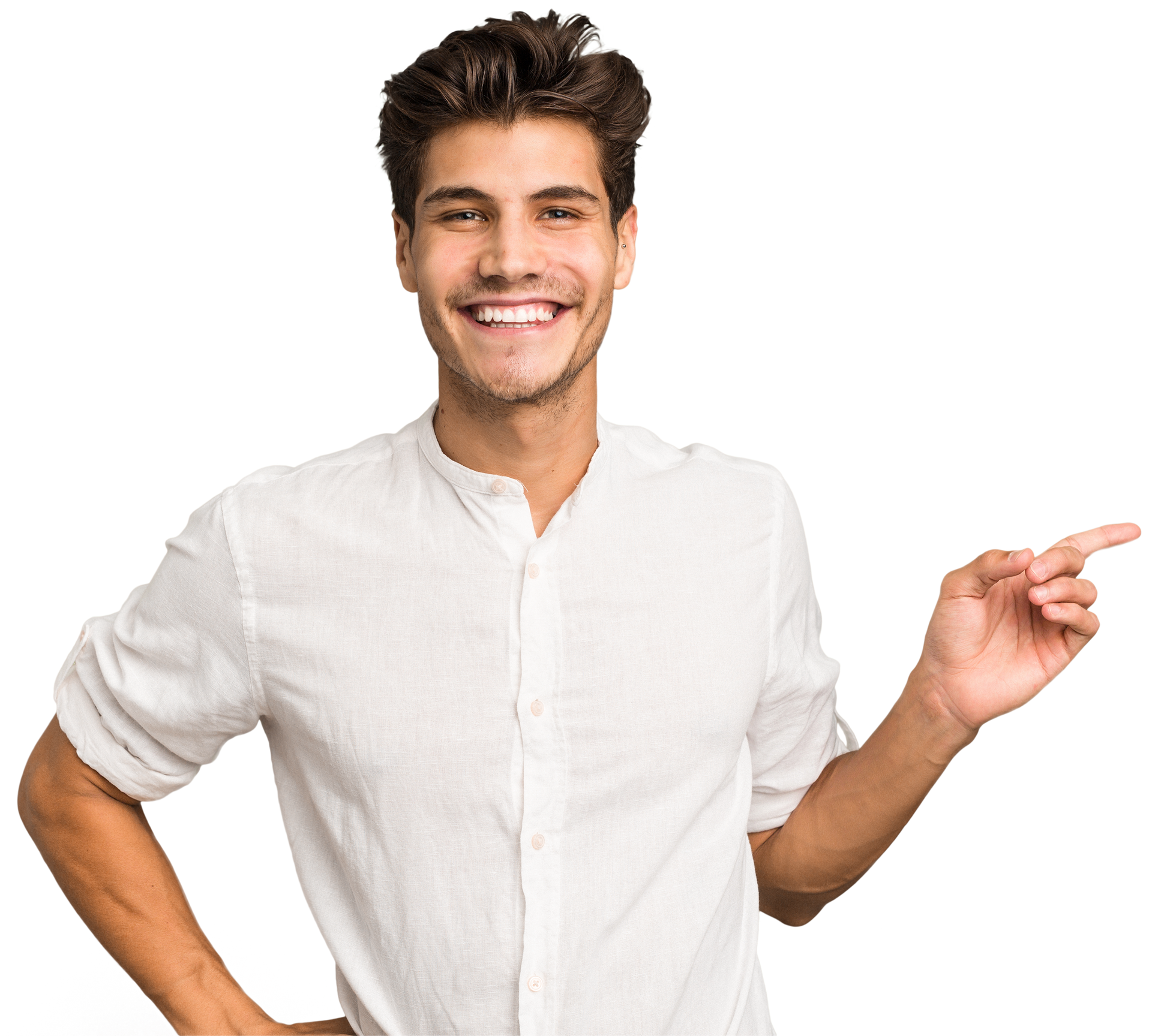 Un homme pointe du doigt vers sa gauche