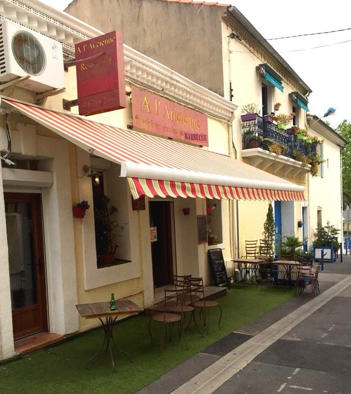 Store rouge et blanc