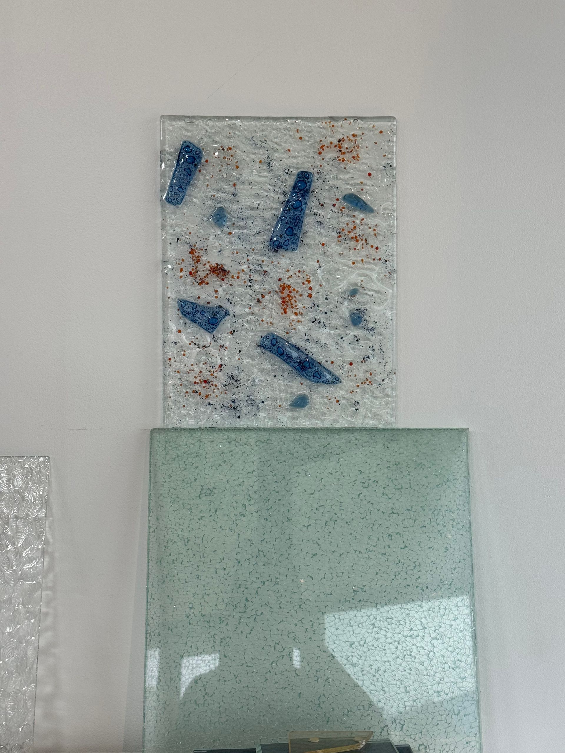 Deux vitres décorées