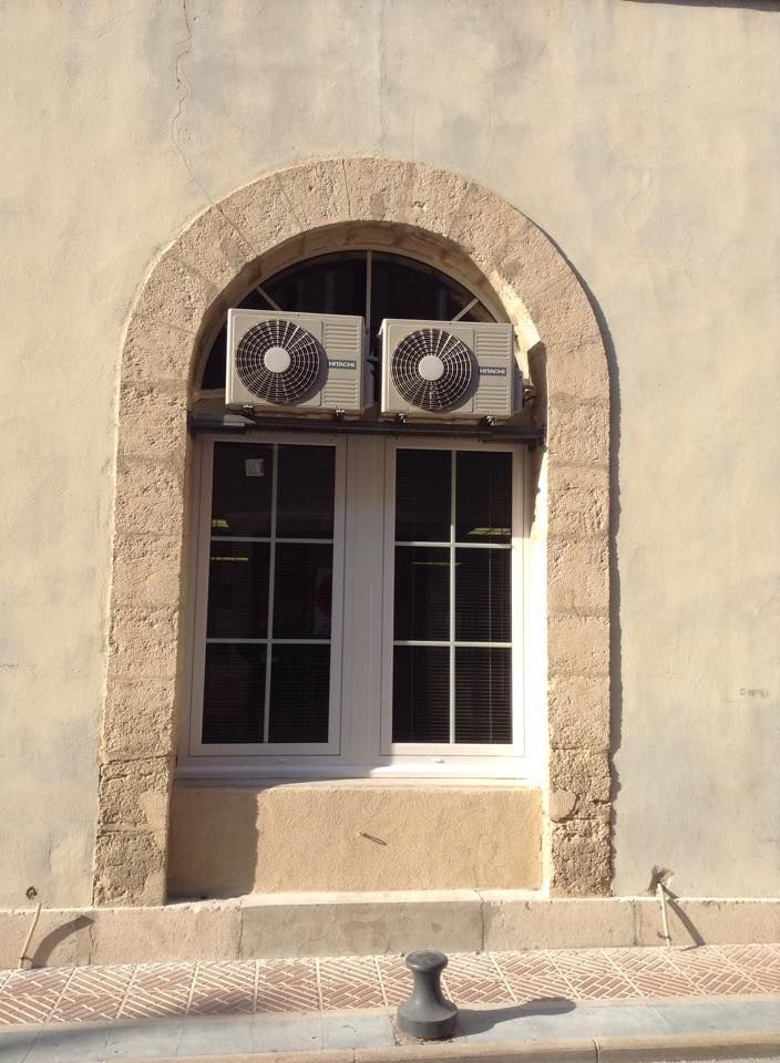 Fenêtres en aluminium blanc arrondies