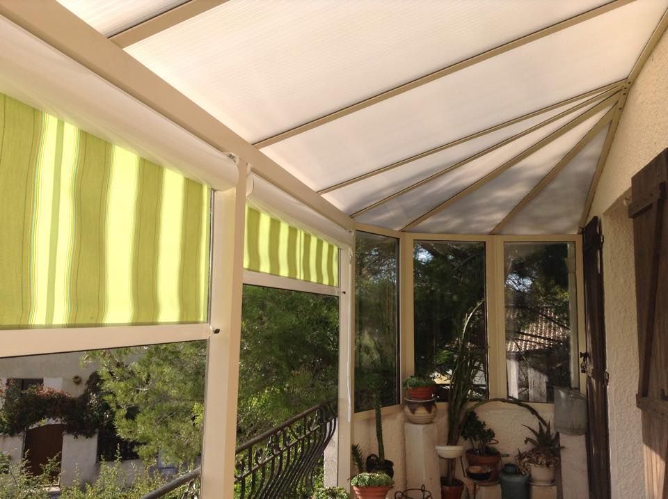 Des stores de véranda
