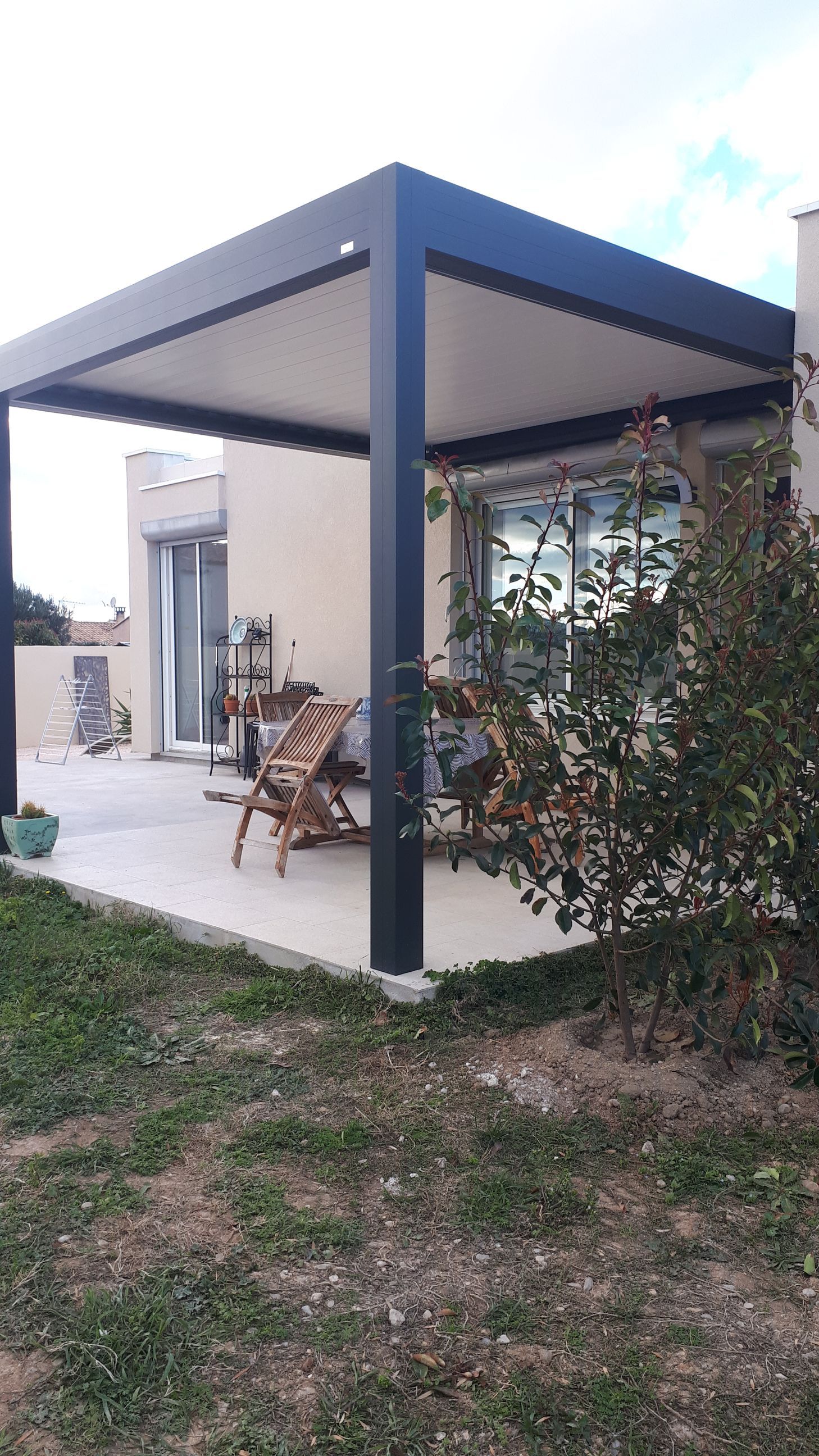 Une pergola métallique