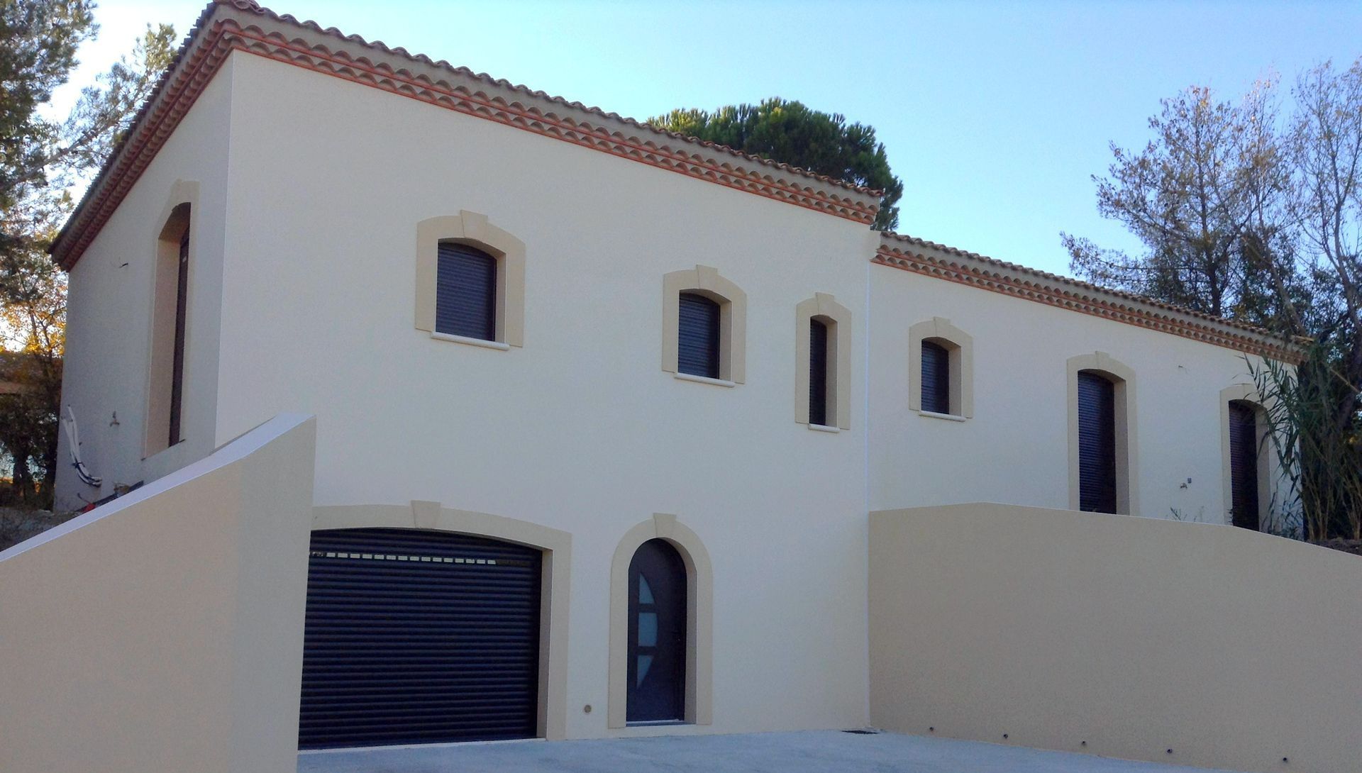 Porte de garage et porte d'entrée