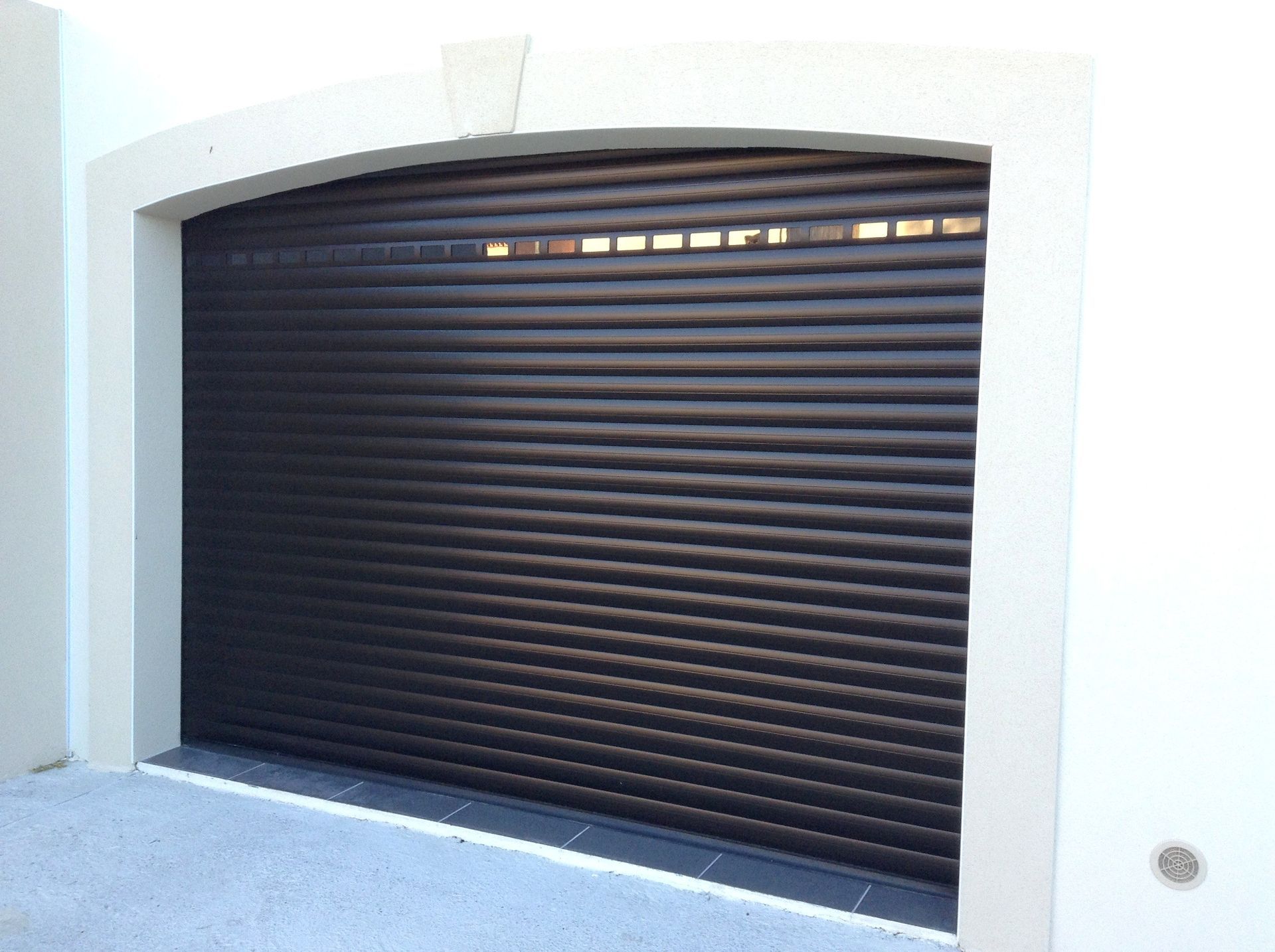 Une porte de garage arrondie