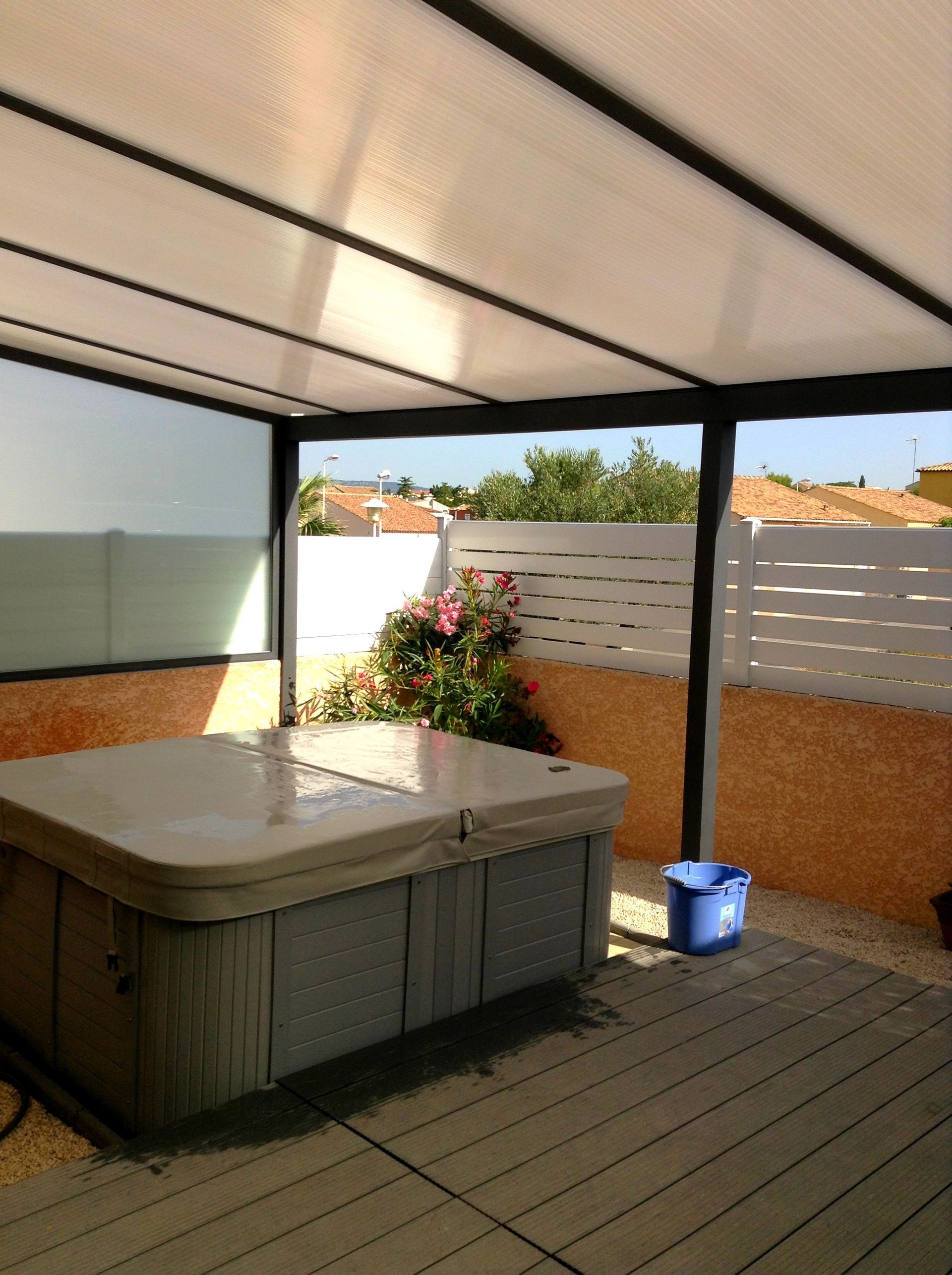 Un brise-soleil en plastique