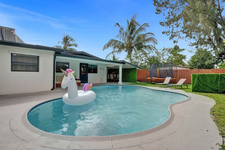 Stylish Tropical Villa with Pool and Trampoline