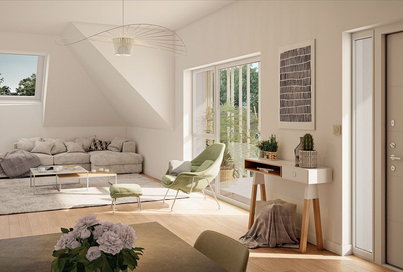 Salon moderne et lumineux avec un canapé, un fauteuil et une table avec des fleurs.