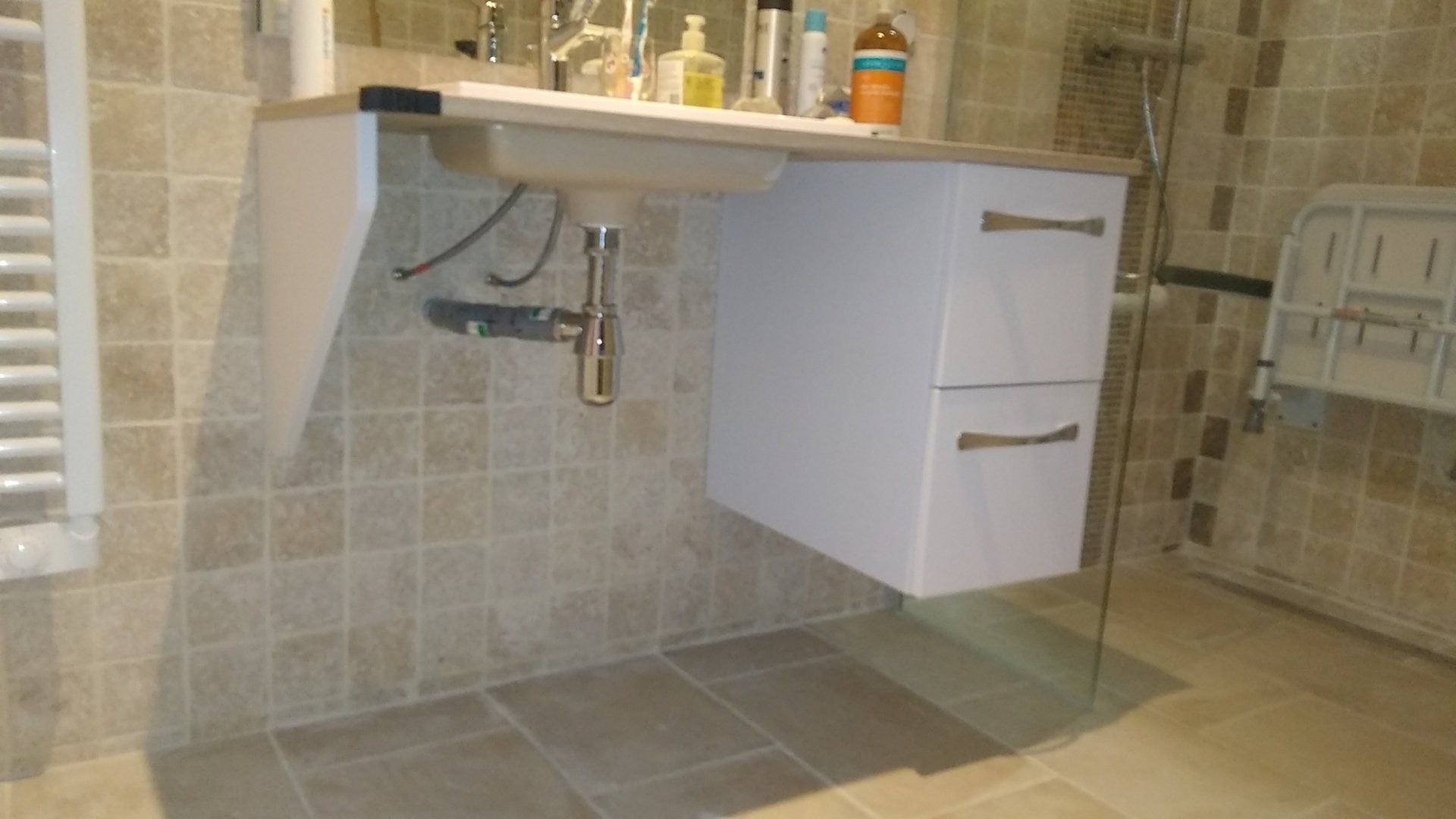 Carrelage imitation pierre pour une salle de bains