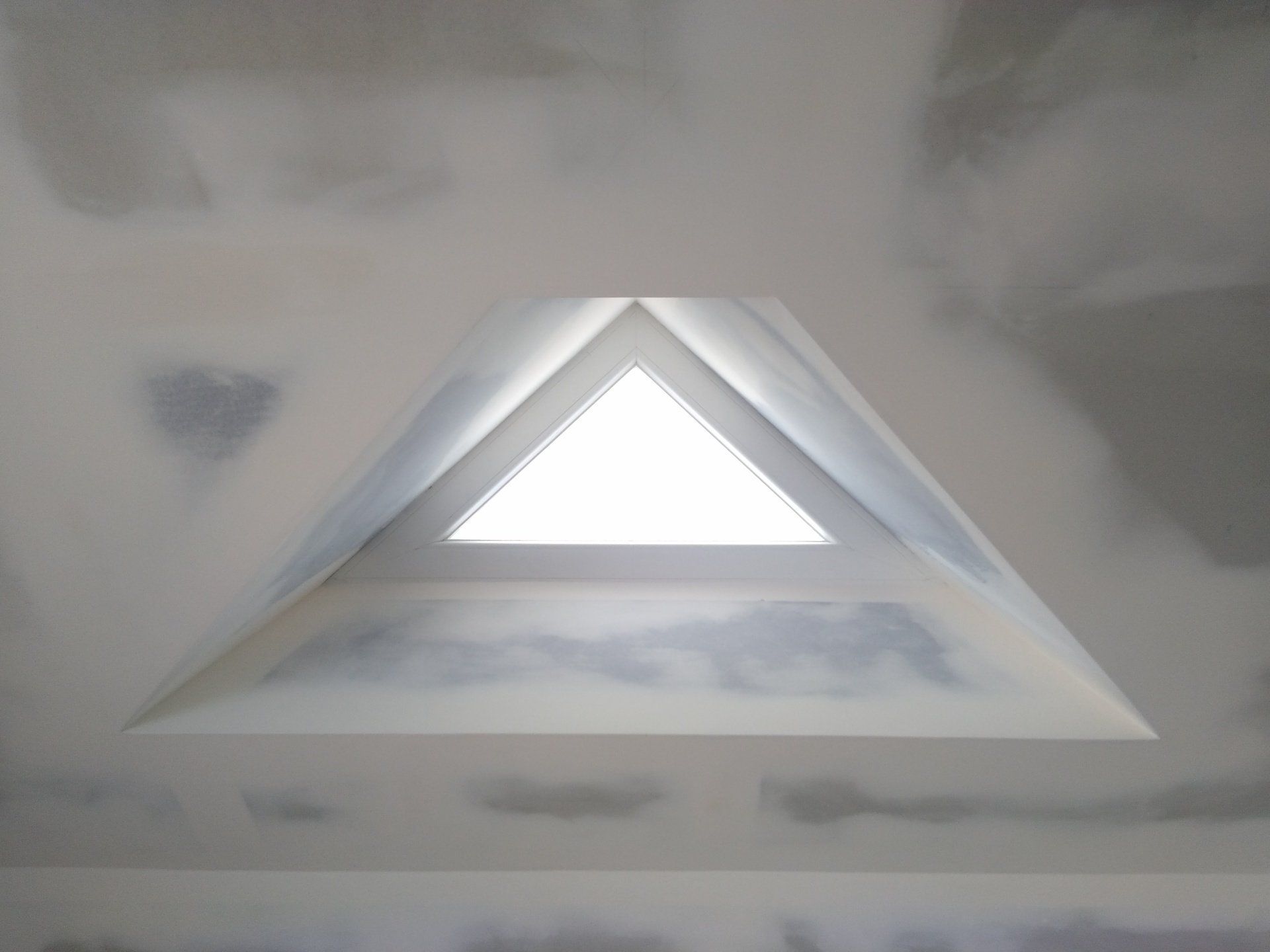 Plaques de plâtre autour d'une lucarne