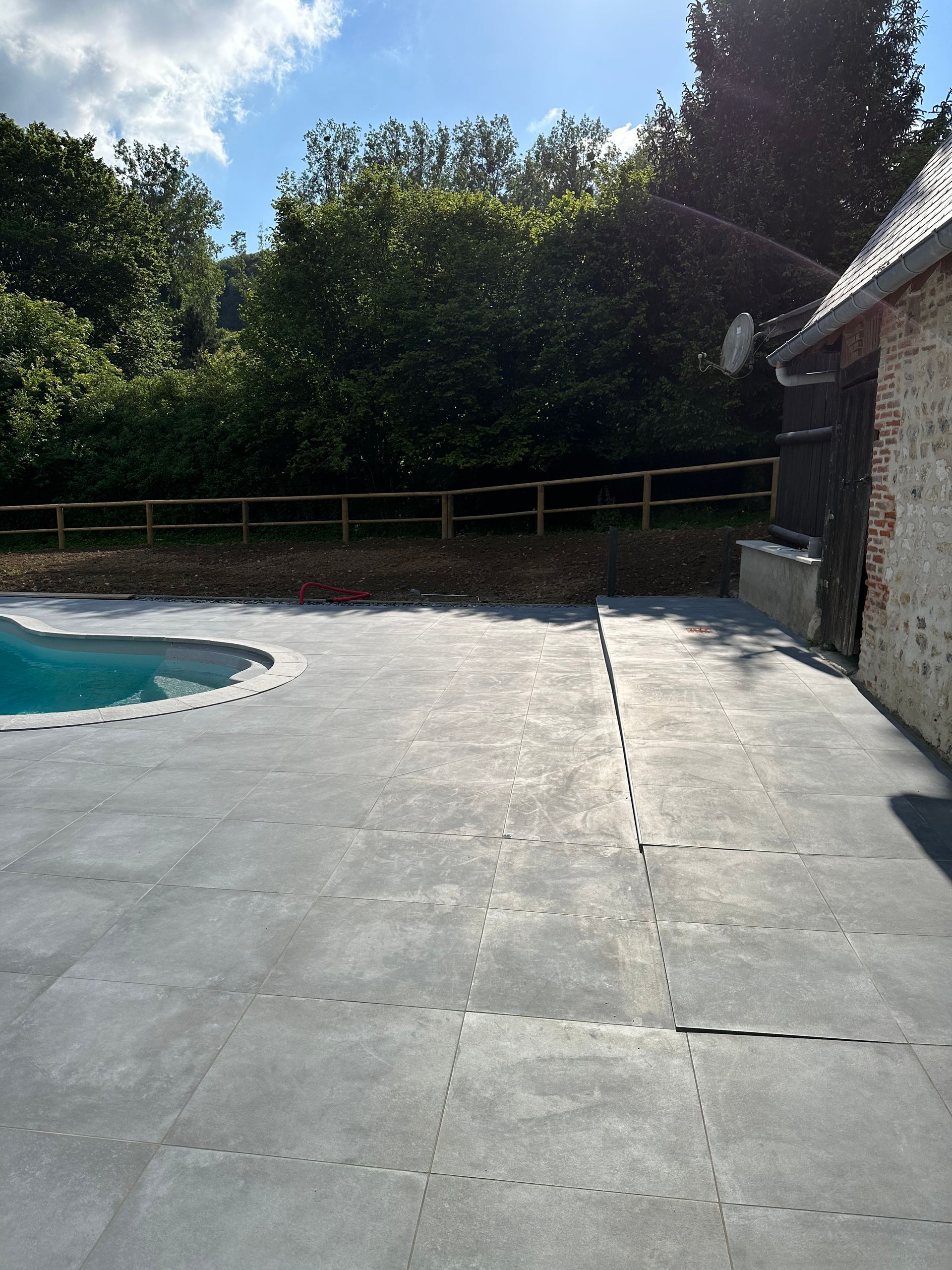 Piscine et terrasse