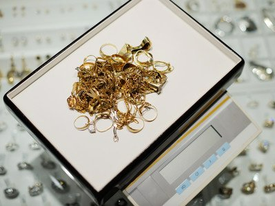 Boîte de bijoux avec des bijoux en or