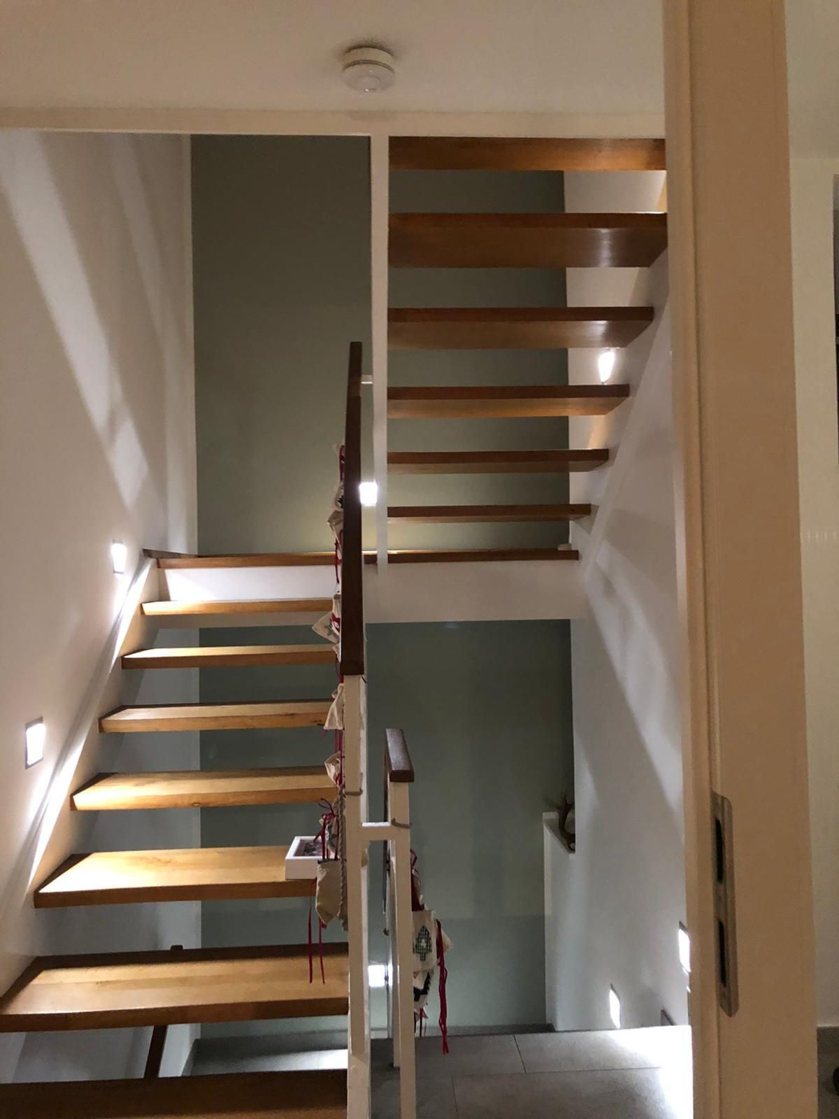 Anstrich der Wände im Treppenhaus