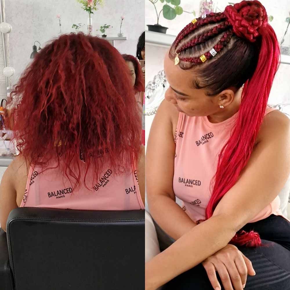 Una mujer con cabello rojo y trenzas está sentada en una silla.