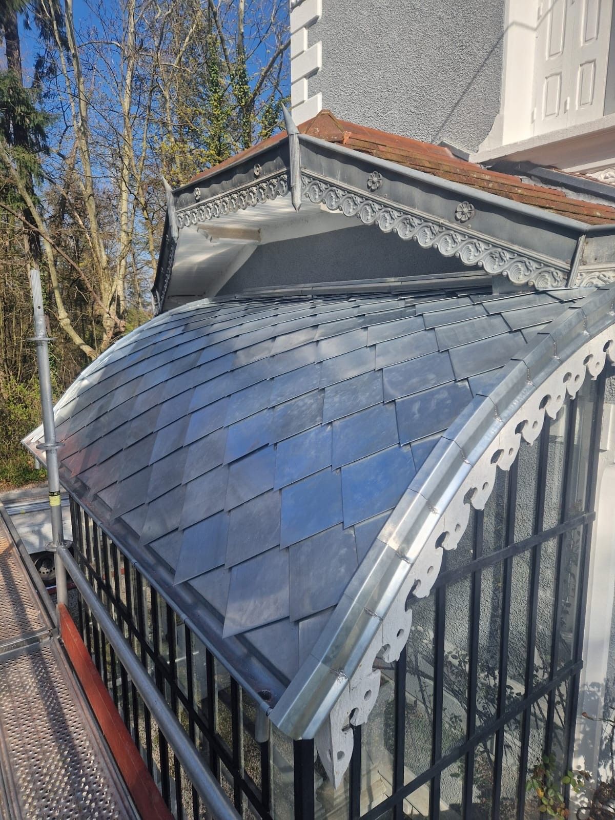 Toit en écailels de zinc