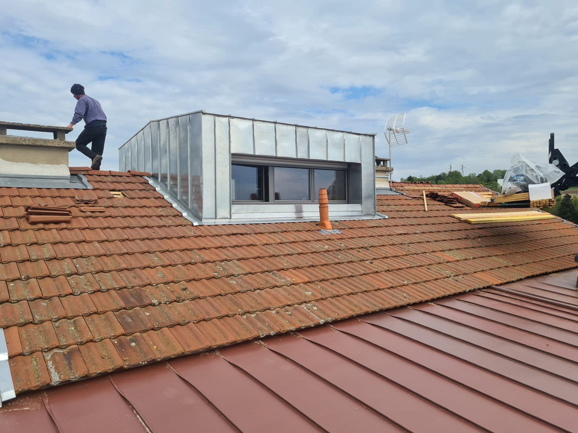 Toit avec zinguerie à Bussières
