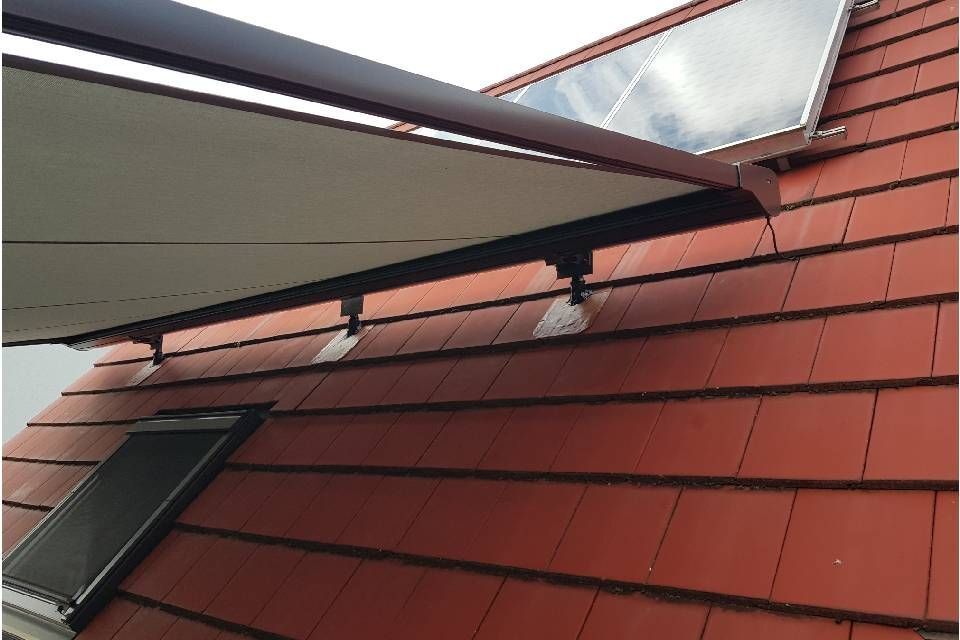 Sonderhalterung auf Dachmarkise