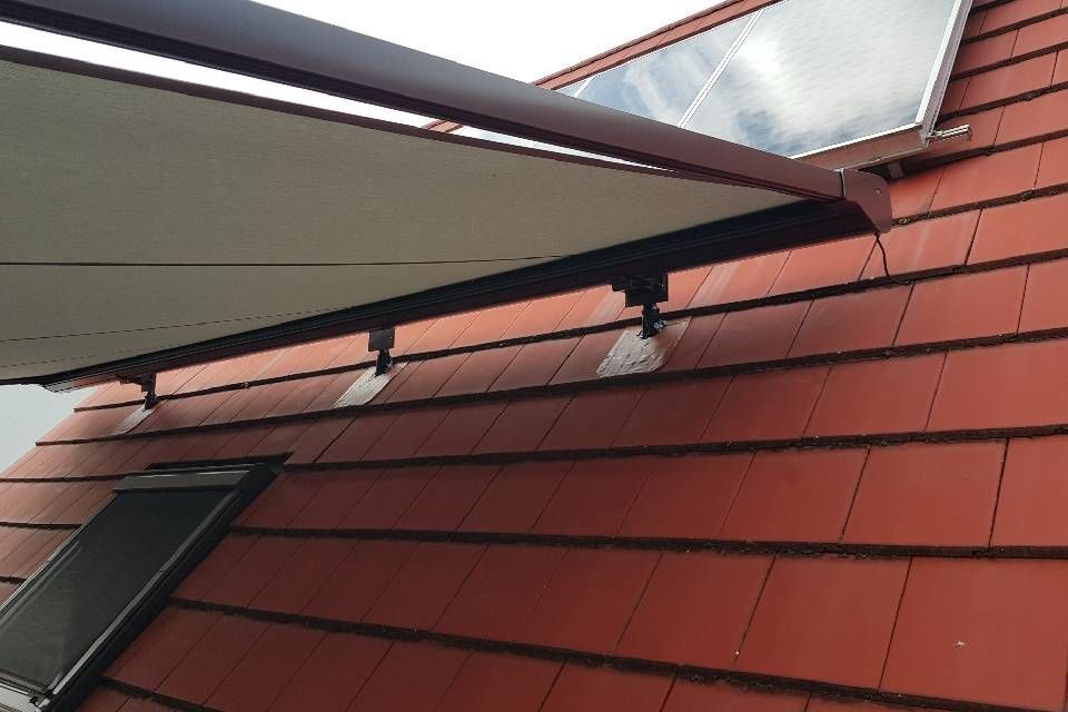 Sonderhalterung auf Dachmarkise