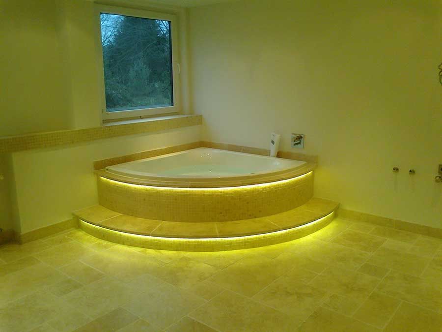 Badewanne beleuchtet