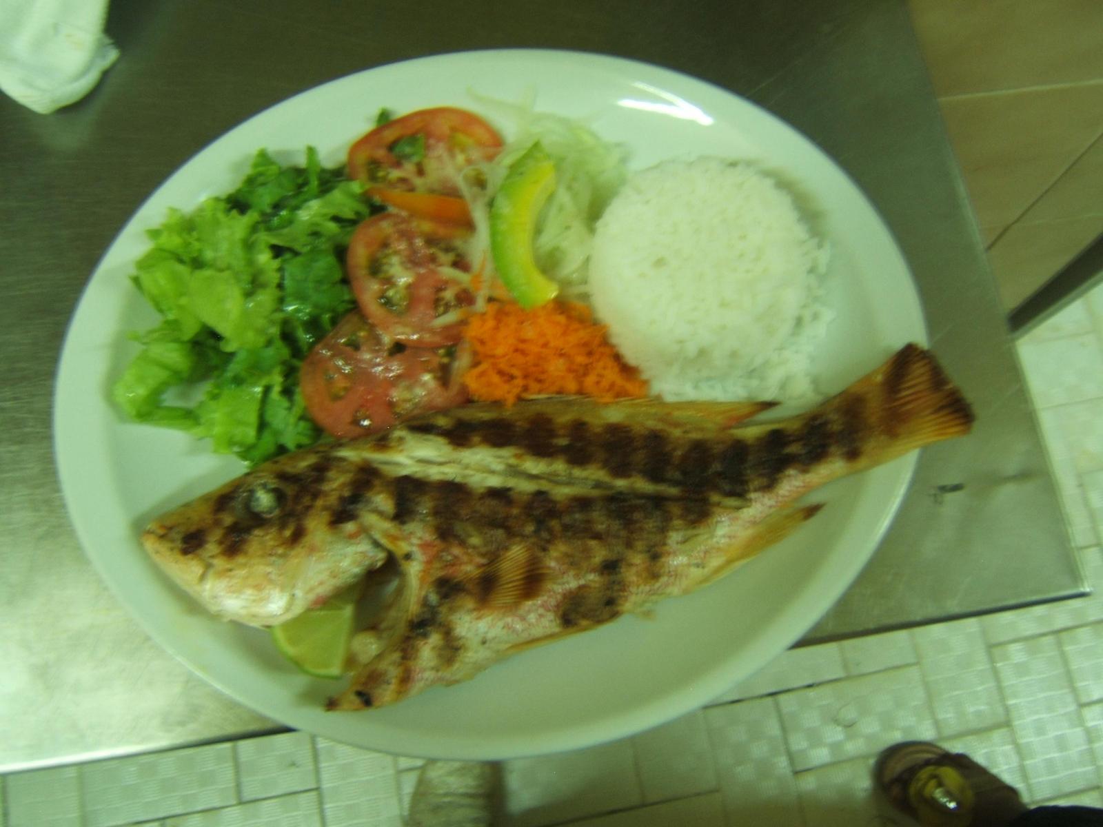 Menu poisson grillé avec Les Salines à Saint-François en Guadeloupe (971)