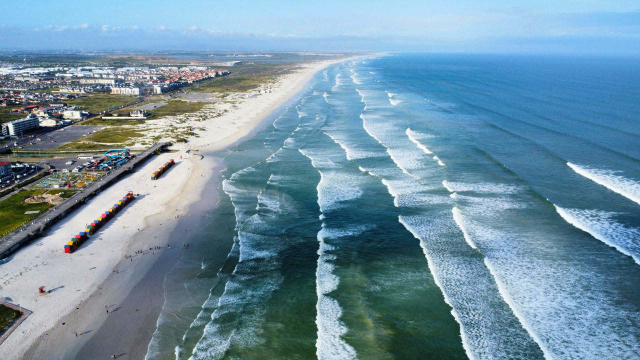 muizenberg beach is the best learn to surf beach in cape town