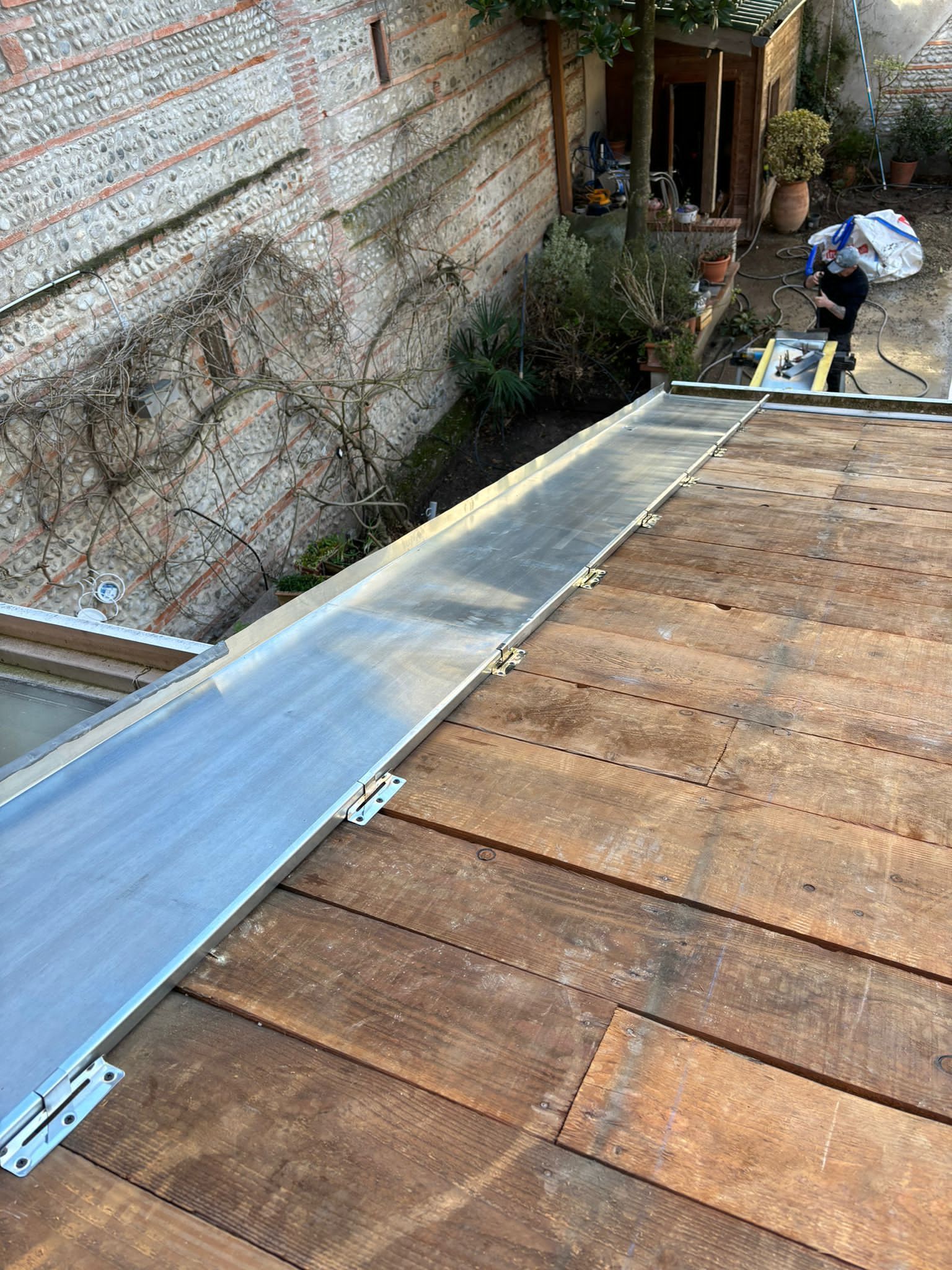 Pose de bande de rive