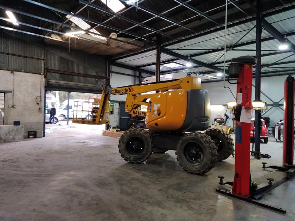 Construction d'un plafond dans un garage.