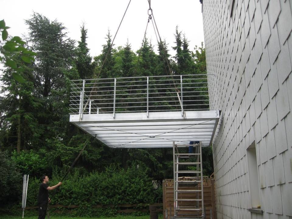 Metallgeländer an einem Balkon
